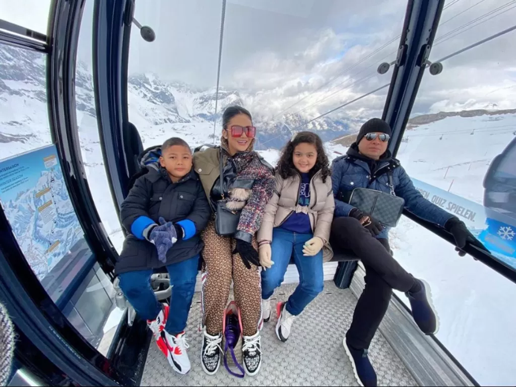 Krisdayanti liburan bersama keluarga (Instagram)