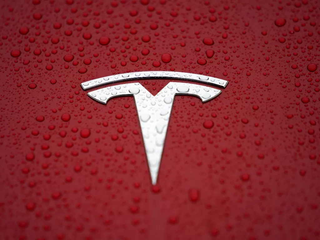 Logo pabrikan Tesla. (REUTERS/Aly Song)
