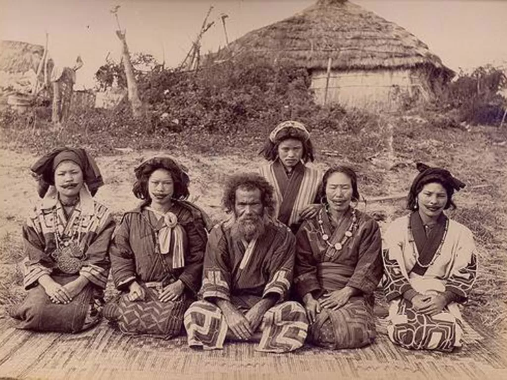 Suku Ainu pada periode Jomon. (liveinternet.ru)