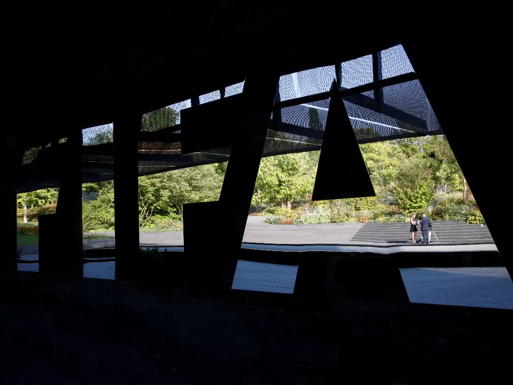 FIFA dan WHO sudah menyiapkan lima taktik dalam menghadapi pertarungan sulit lawan virus corona. (REUTERS/Arnd Wiegmann)