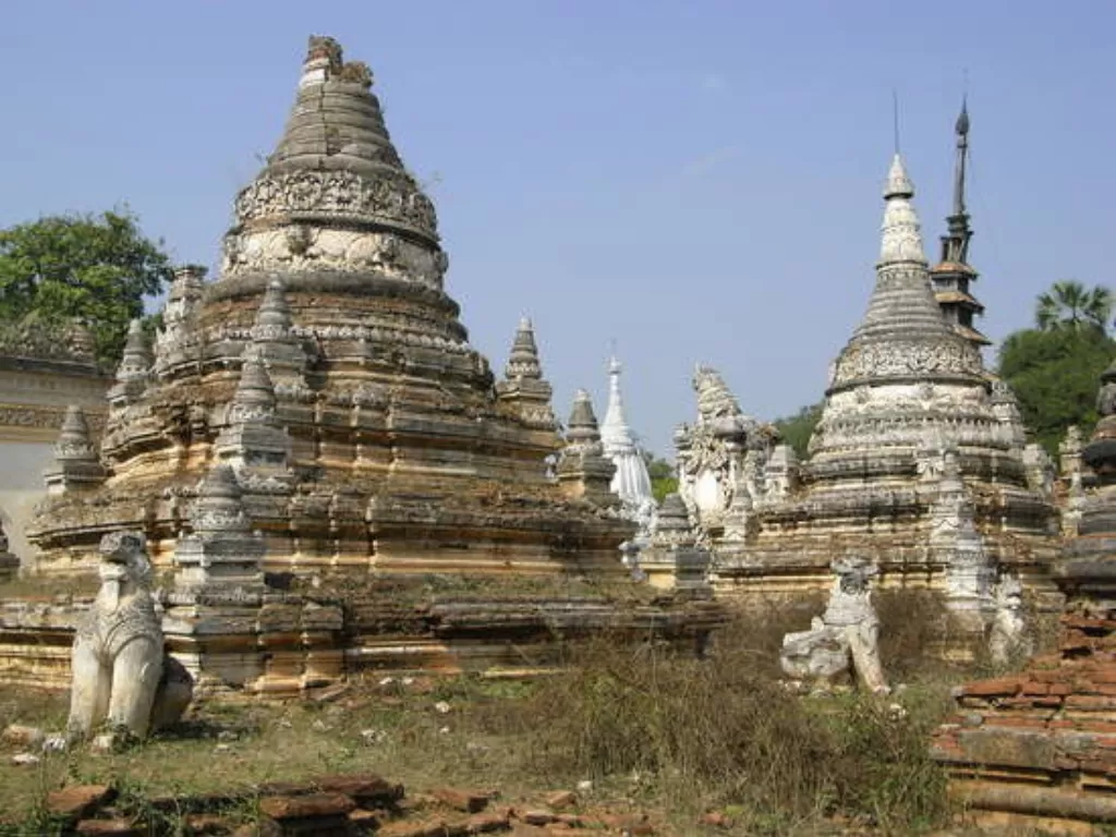 PagodaYadana Labamuni Hsu-taungpye Paya di Paleik, Mandalay, Myanmar. (aatlasobscura.com)
