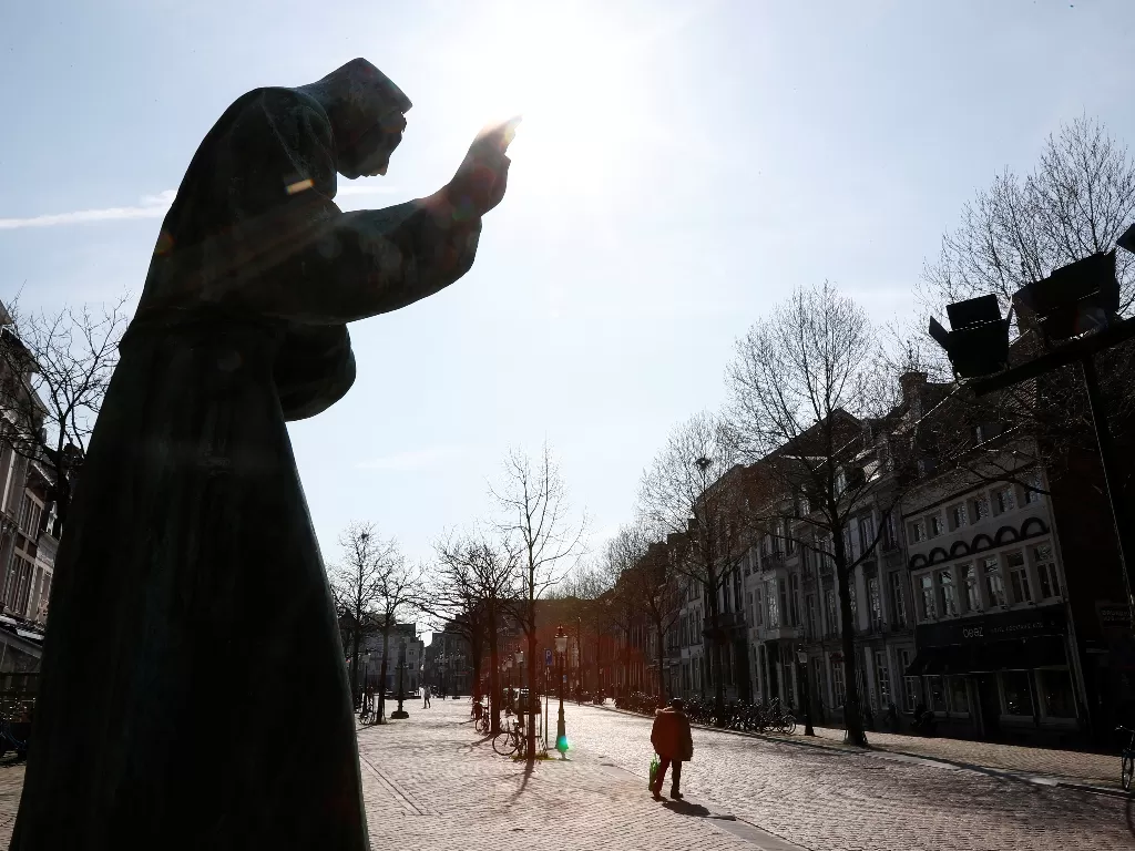 Belanda bakal segera di-lockdown akibat virus corona (REUTERS/Francois Lenoir).