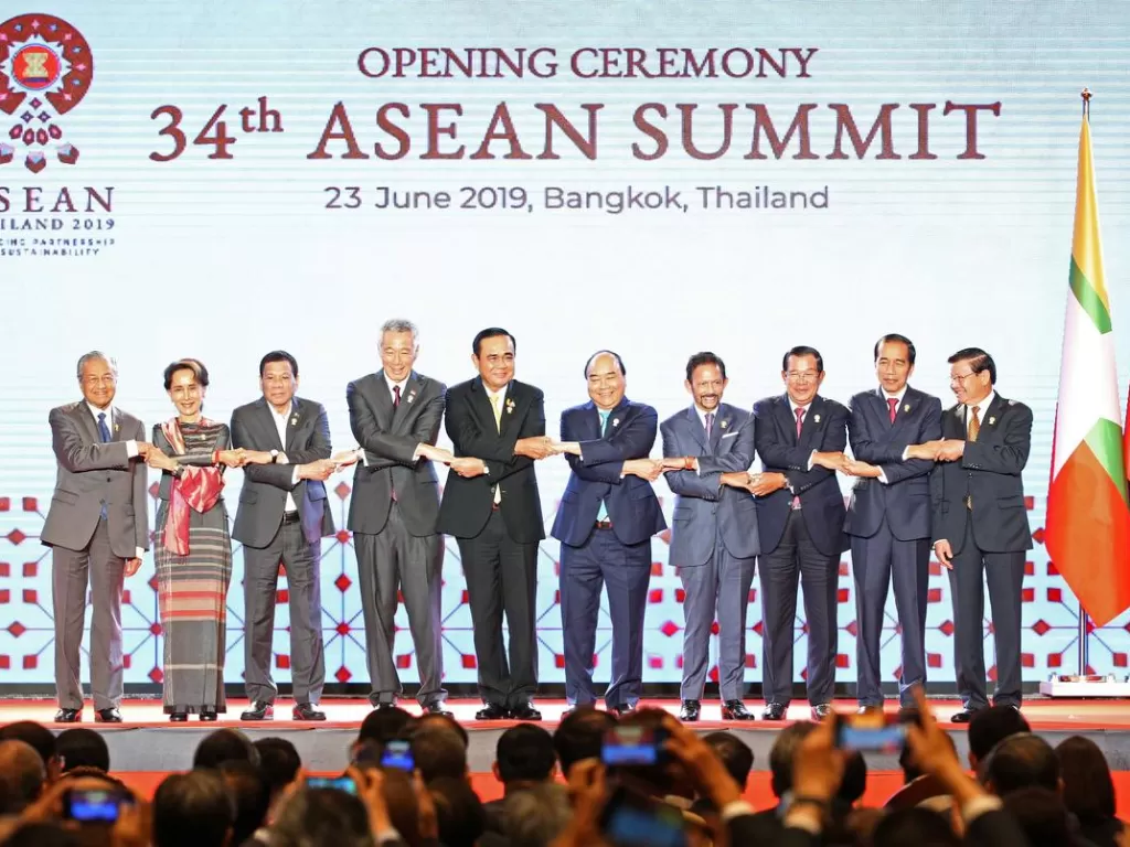 File foto. Konferensi tingkat tinggi (KTT) ASEAN di Thailand (23/6/2019). (photo/REUTERS/Athit Perawongmetha)