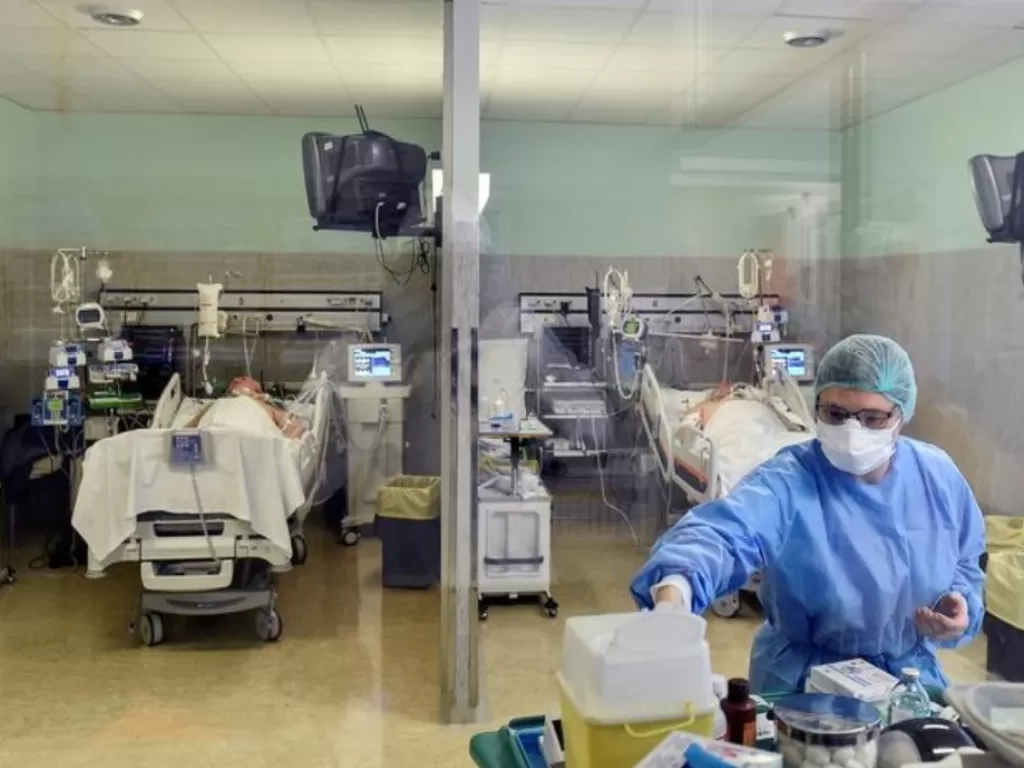  Rumah sakit di Italia kesulitan mengatasi lonjakan jumlah pasien virus corona. (REUTERS/Flavio Lo Scalzo)