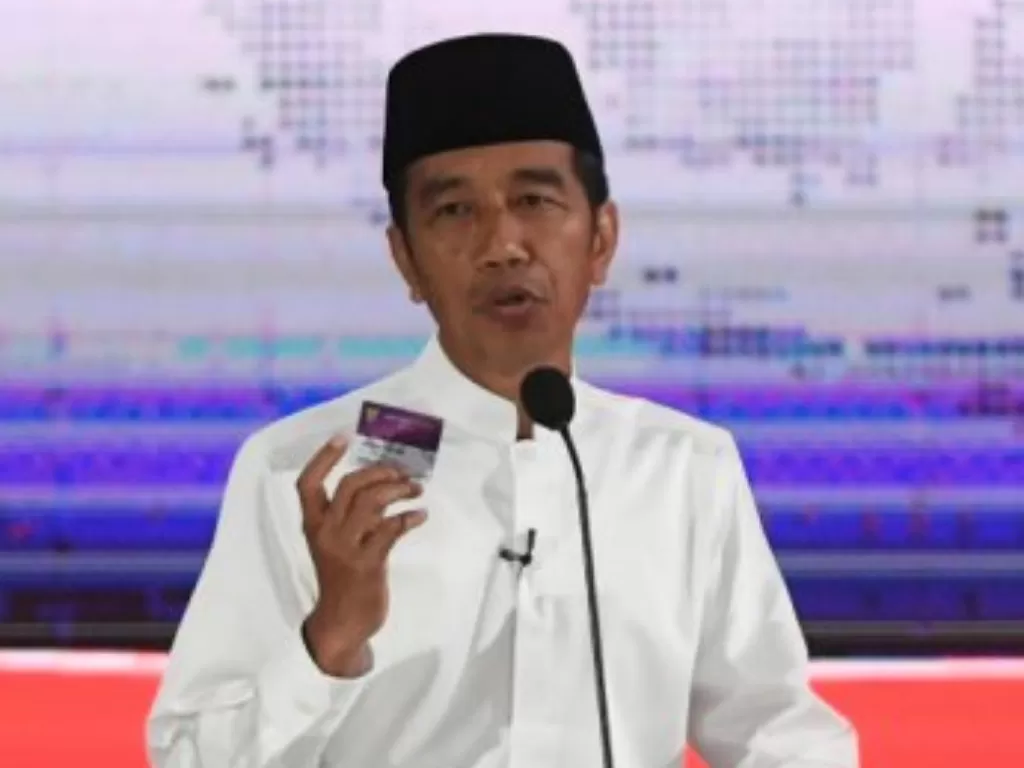 Presiden Jokowi saat memperkenalkan Kartu Pra Kerja (ANTARA FOTO/Wahyu Putro A)