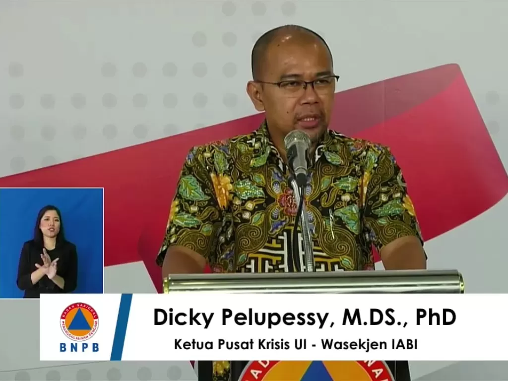 Ketua Pusat Krisis Universitas Indonesia sekaligus Wasekjen IABI, Dicky Pelupessy dalam konferensi pers di BNPB, Jakarta, Minggu (22/3/2020). (Screen capture Youtube BNPB)