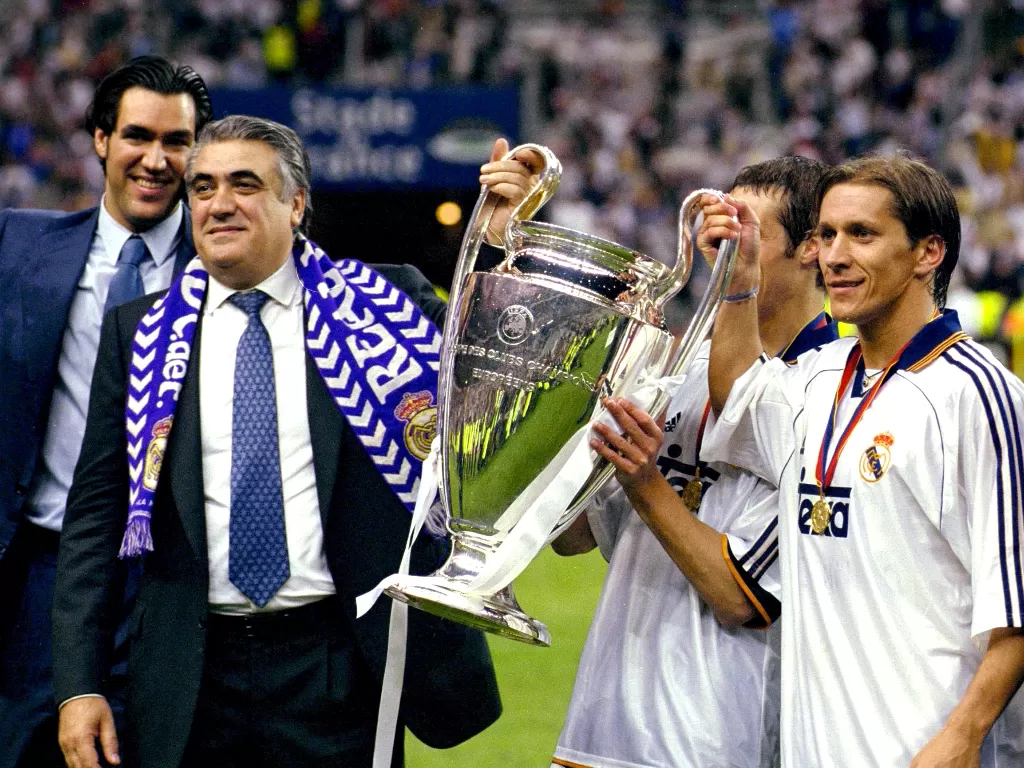 Mantan presiden Real Madrid, Lorenzo Sanz meninggal akibat virus Corona. (Action Images/John Sibley)