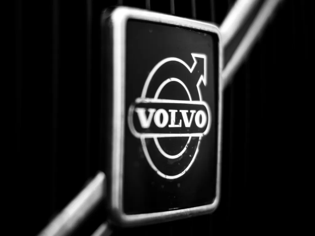 logo pabrikan Volvo. (Unsplash/BKN Photography)