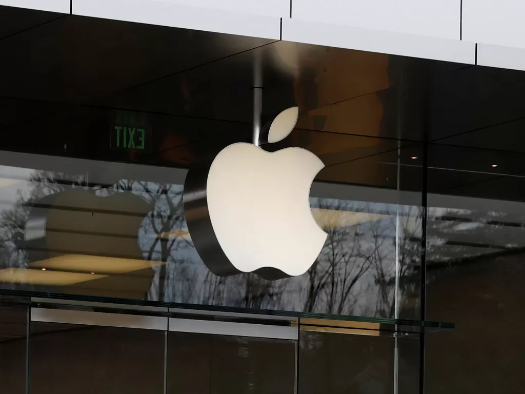 Logo Apple (photo/REUTERS/Shannon Stapleton)