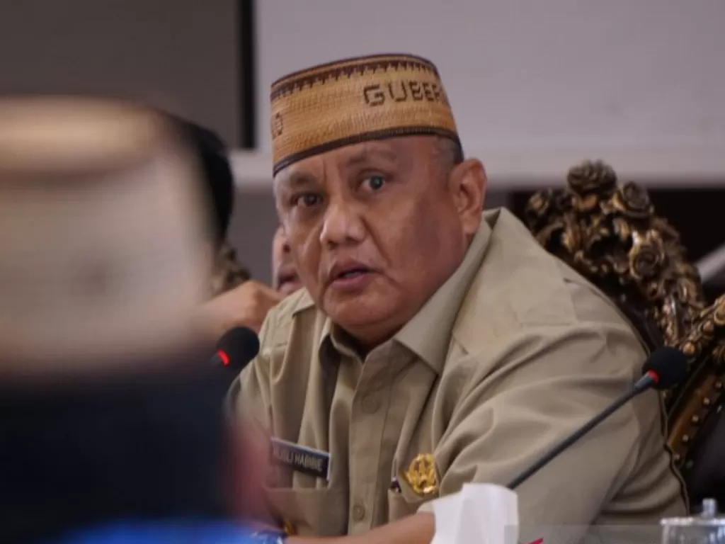 Gubernur Gorontalo Rusli Habibie pada Minggu malam (22/3/2020) mengumumkan penetapan status siaga darurat bencana non-alam terkait antisipasi penyebaran Covid-19. (ANTARA/Debby Mano)