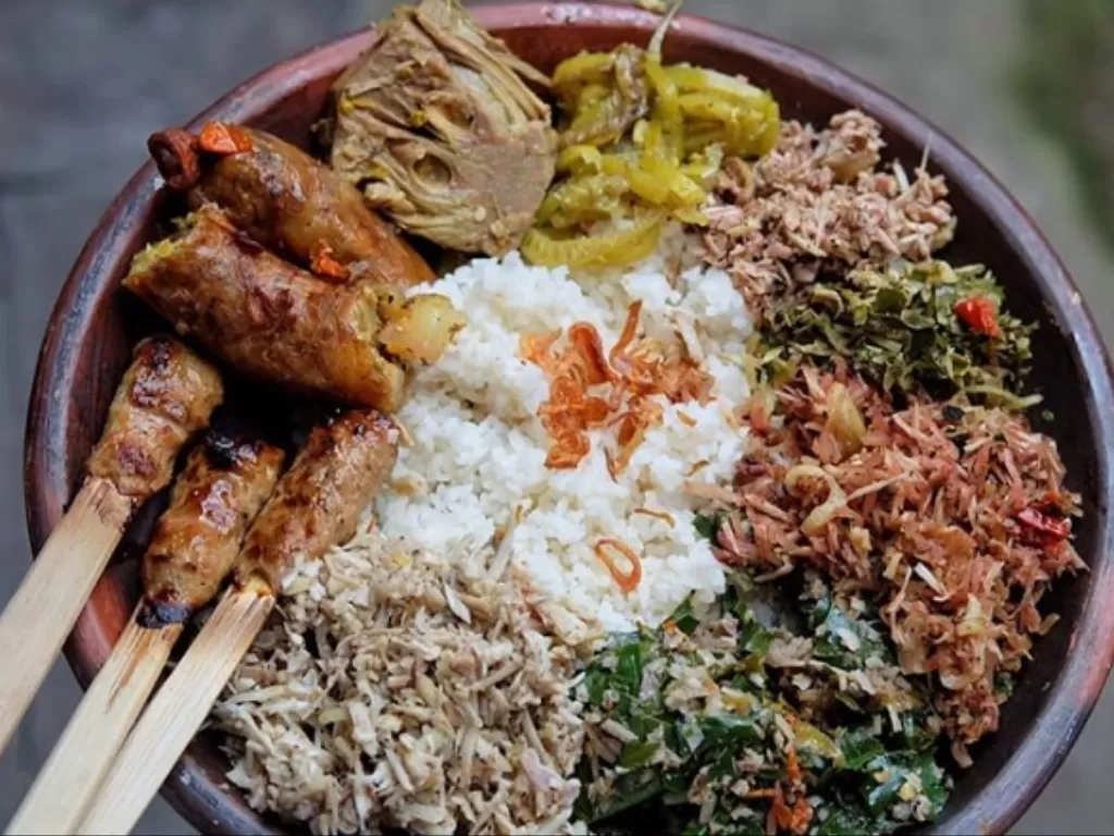 Lawar, makanan tradisional khas Bali (Instagram/@madewedastra)