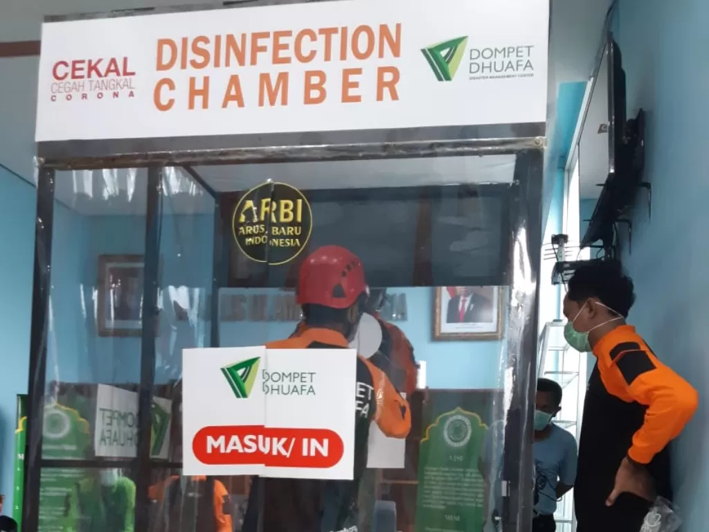 Pemasangan Disinfection Chamber di kantor MUI, Jakarta oleh Dompet Dhuafa - ARBI (Dok Dompet Dhuafa)