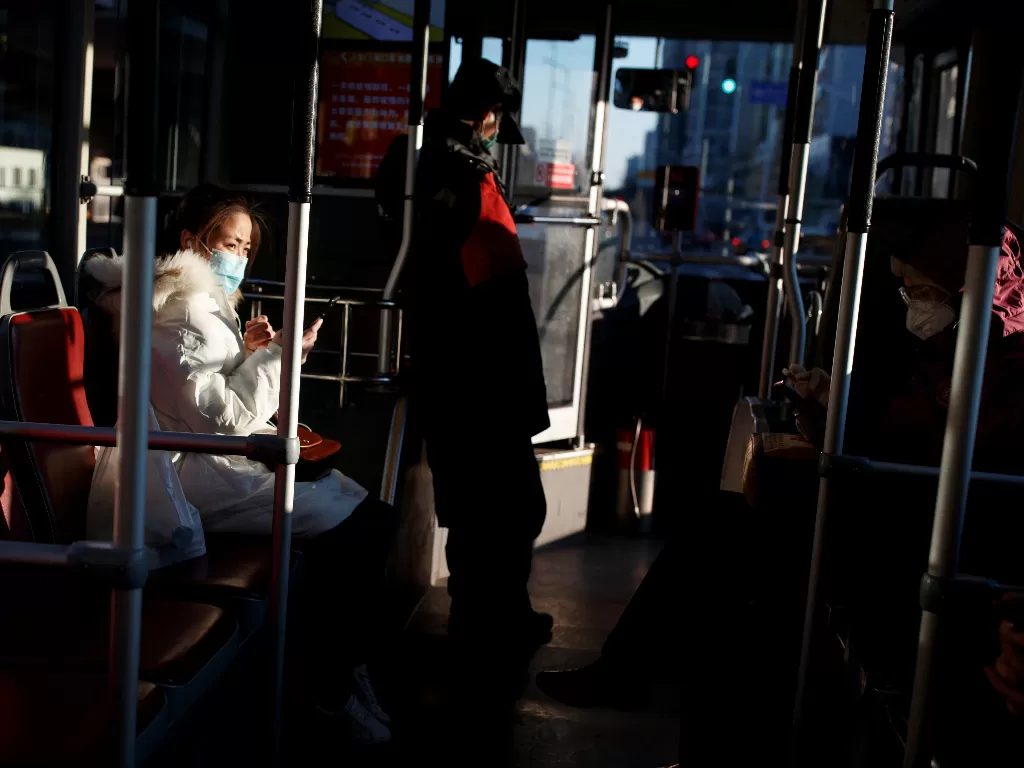 Ilustrasi bus di Tiongkok (REUTERS/Thomas Peter)