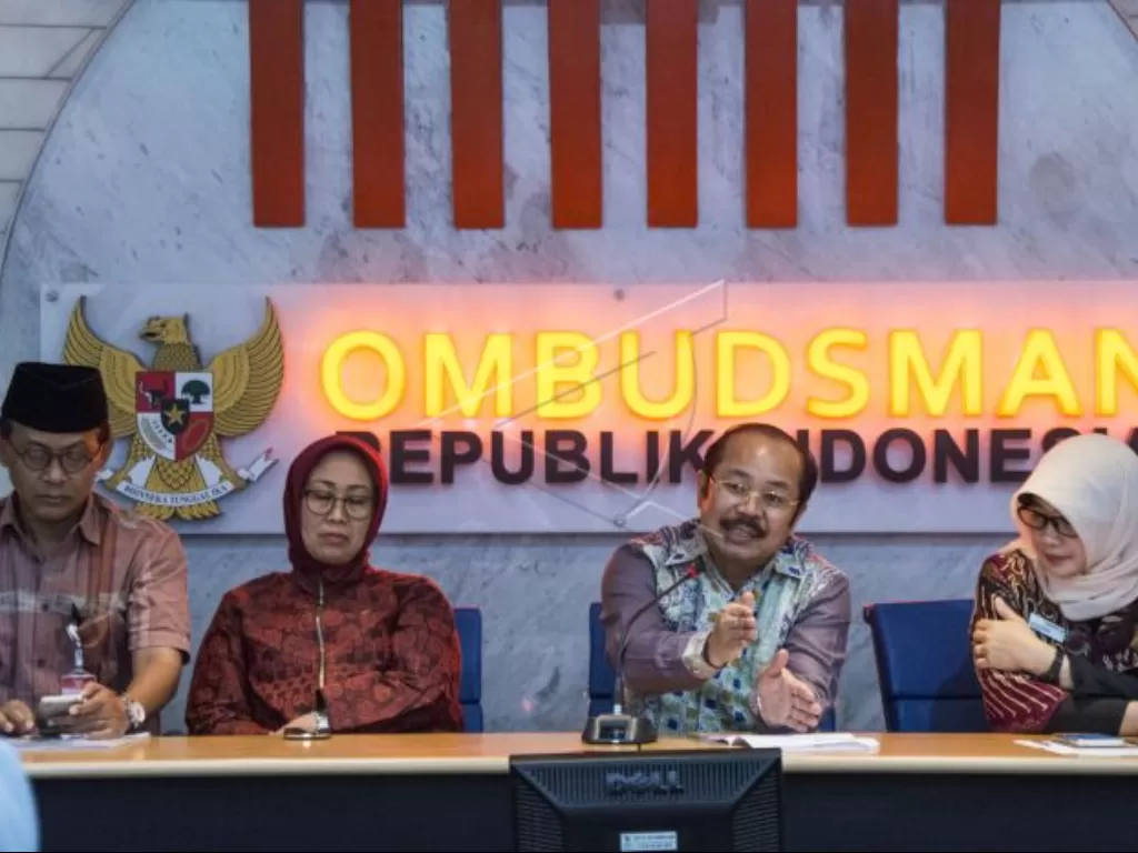 Lely Pelitasari Soebekty (kanan), Anggota Ombudsman Ninik Rahayu (kiri) (ANTARA/Aprilio Akbar)