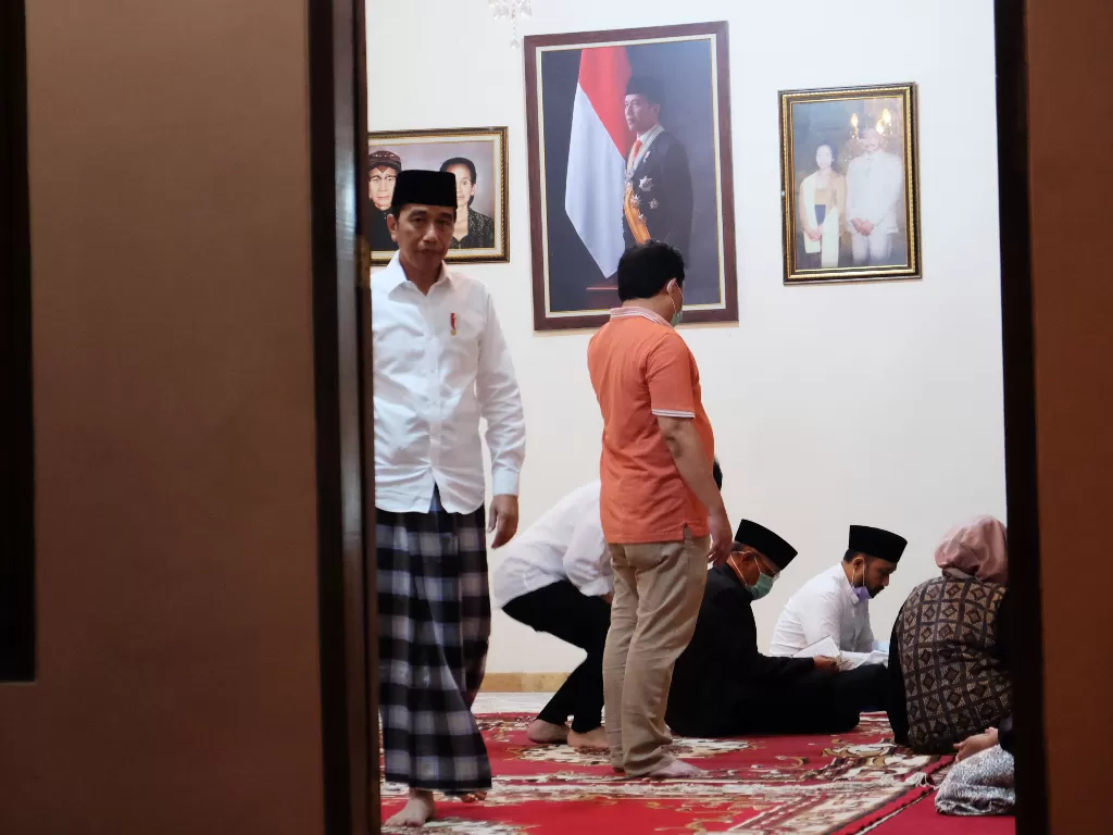 Presiden Joko Widodo di rumah duka (ANTARA/Maulana Surya)