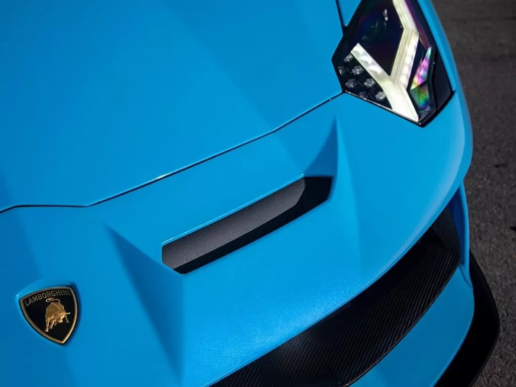 Tampilan bumper depan mobil Lamborghini. (Instagram/@lamborghini)
