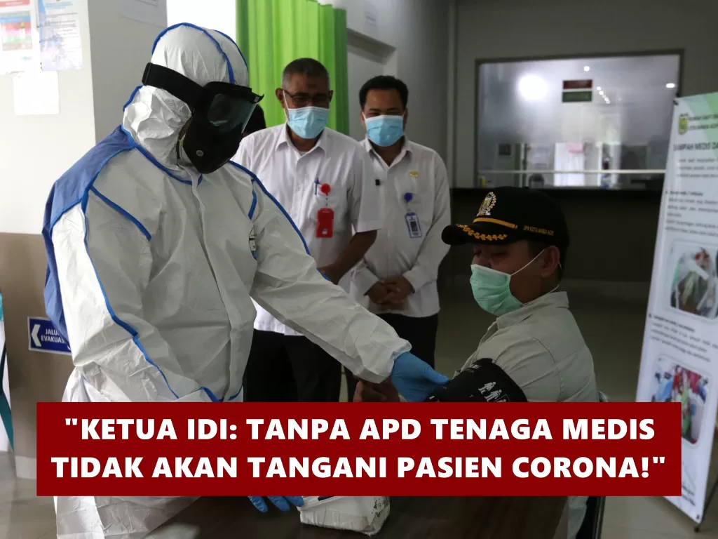 Petugas medis Rumah Sakit menggunakan Alat Pelindung Diri (ANTARA FOTO/Irwansyah Putra)