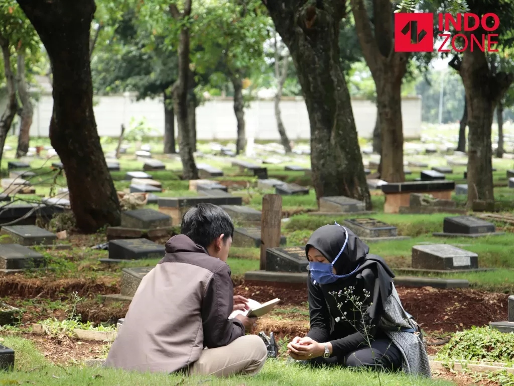  Suasana Tempat Pemakaman Umum (TPU) Pondok Ranggon, Jakarta Timur, Rabu (25/3/2020). (INDOZONE/Febio Hernanto) 