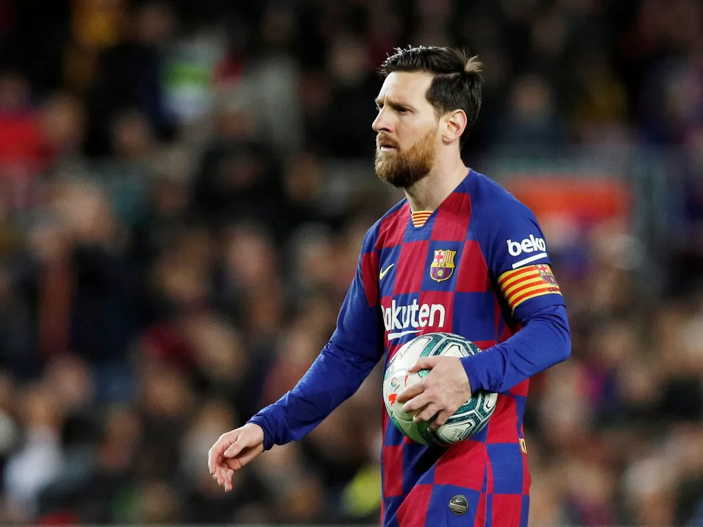 Kapten Barcelona, Lionel Messi, menyebut para pemain sepakat untuk menerima kebijakan klub soal pemotongan gaji. (REUTERS/Albert Gea/File)