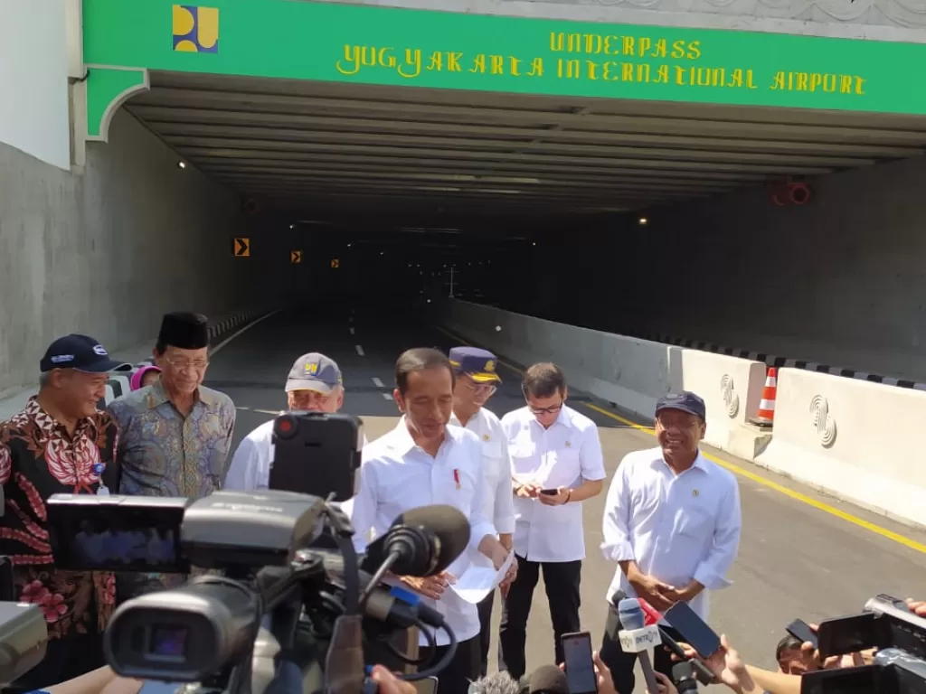 Presiden Joko Widodo usai meresmikan underpass Yogyakarta International Airport di Kulonprogo, Yogyakarta, Jumat (31/1/2020). (INDOZONE/Sigit Nugroho)
