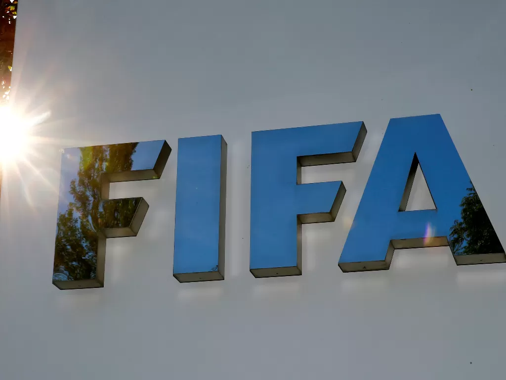 FIFA siap gunakan dana simpanan untuk bantu finansial klub terdampak Corona. (REUTERS/Arnd Wiegmann)