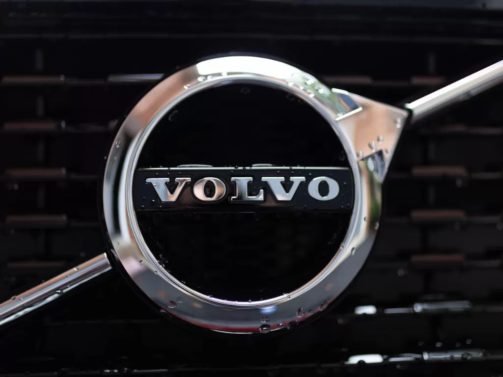 Logo pabrikan Volvo. (Unsplash/Adam Cai)