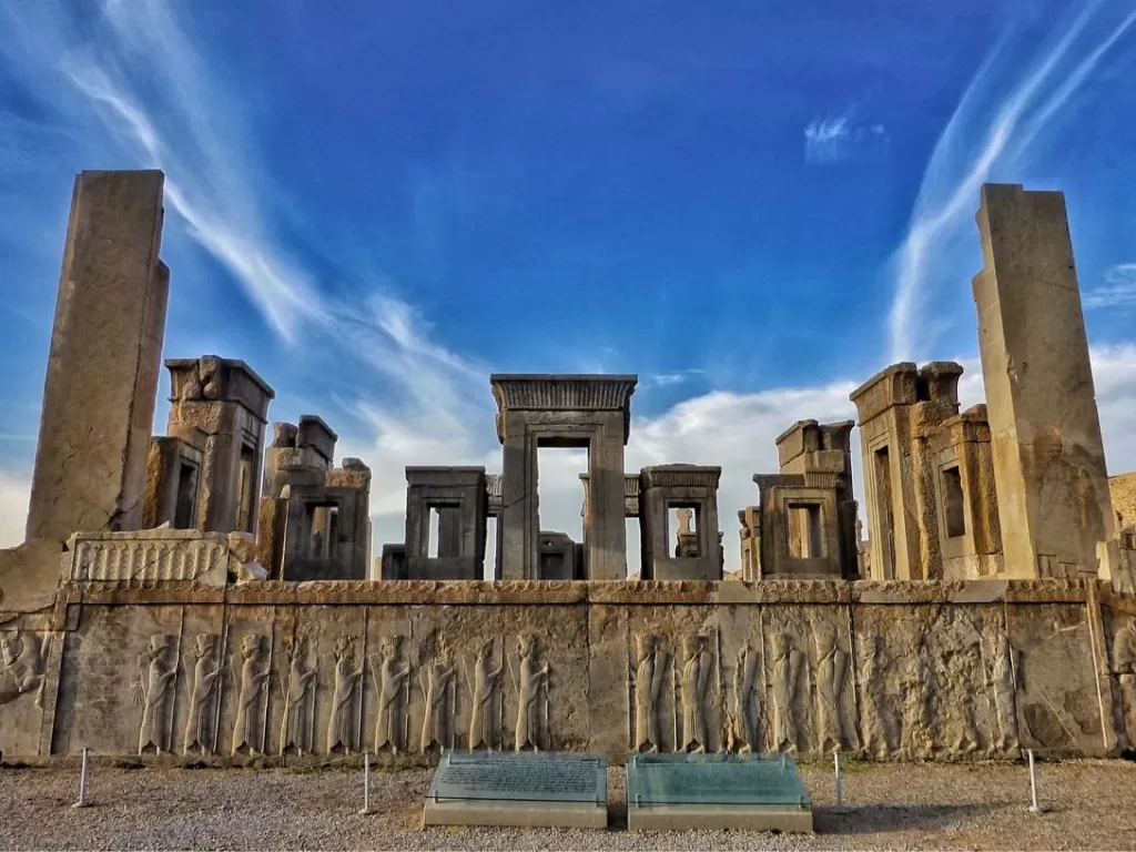 Persepolis, sebuah kota kuno di Iran. (photo/trover.co)