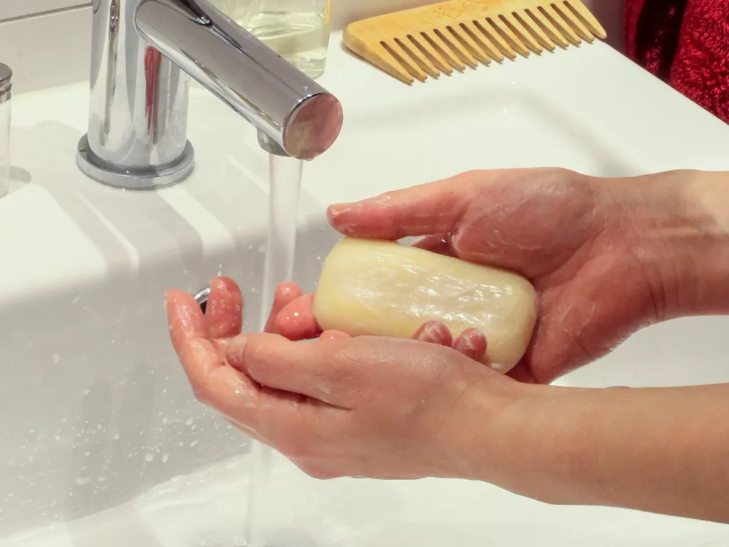 Ilustrasi mencuci tangan dengan sabun. (photo/Ilustrasi/Pixabay)