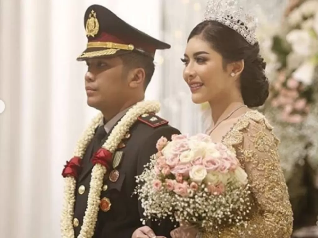 Pernikahan Kapolsek Kembangan dengan Rica Andriani. (instagram/@pernikahankita.id)