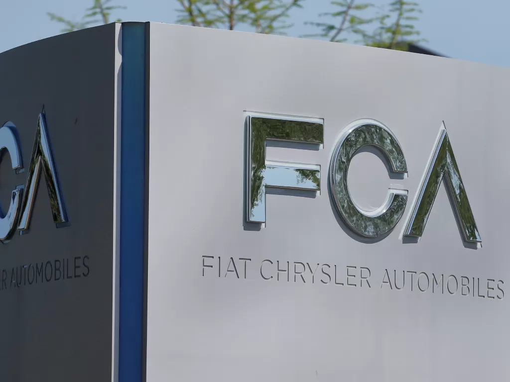 Logo pabrikan FIAT Chrysler Automobiles (FCA). (REUTERS/Rebecca Cook)