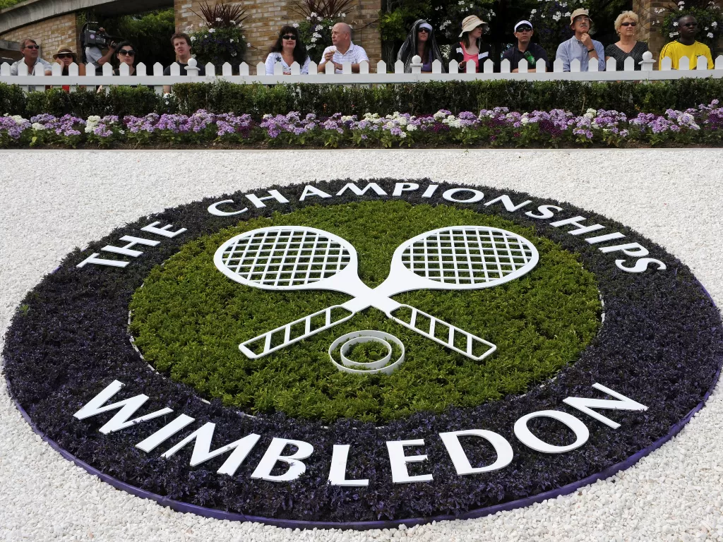 Turnamen Grand Slam Wimbledon 2020 terpaksa ditunda karena pandemi global virus corona. (REUTERS/Toby Melville)