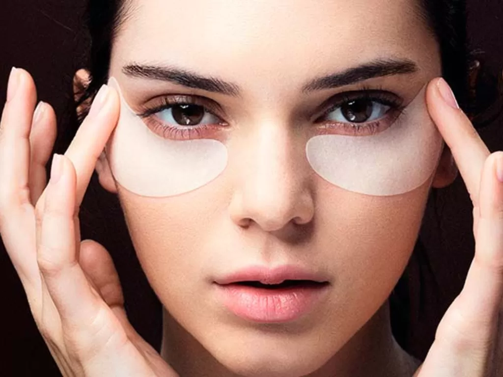 Penggunaan masker mata. (Beauty Almanac)