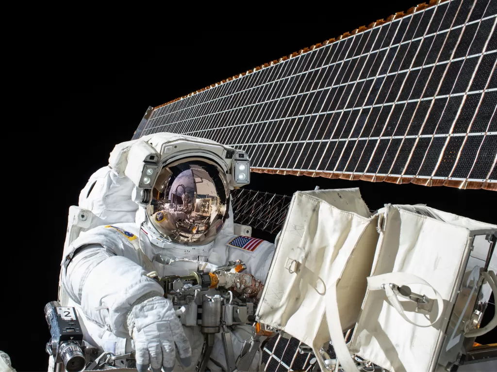 Astronot di luar angkasa (photo/Unsplash/NASA)