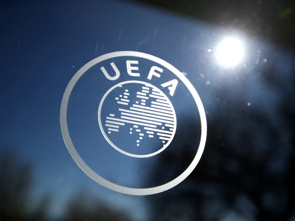 UEFA menunda semua pertandingan tim nasional hingga waktu yang belum ditentukan. (REUTERS/Denis Balibouse)