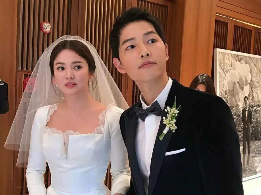 Song Hye Kyo dan Song Jong Ki saat menikah. (Instagram/@kyopretty)