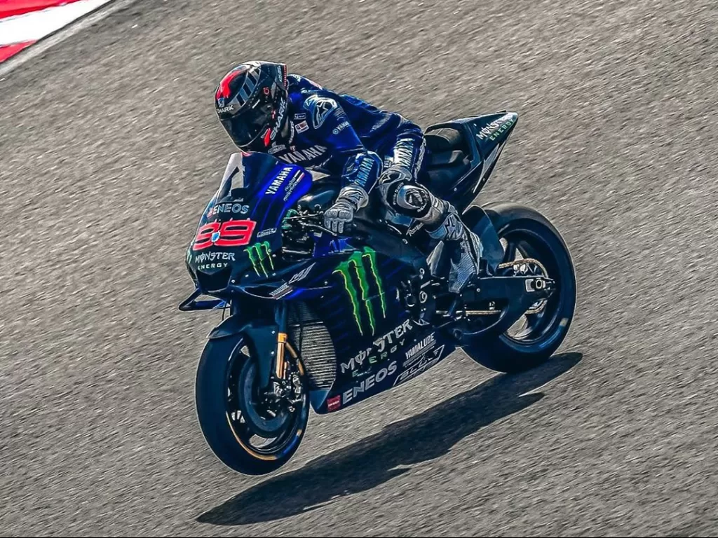 Jorge Lorenzo ketika menjajal motor Yamaha. (Instagram/@jorgelorenzo99)
