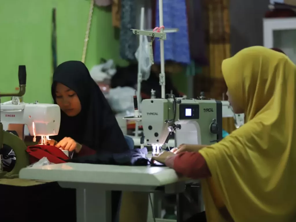 Universitas Syiah Kuala (Unsyiah) produksi masker dan Alat Pelindung Diri (APD) untuk bantu menangani Covid-19 di Provinsi Aceh. (Dok. Unsyiah)