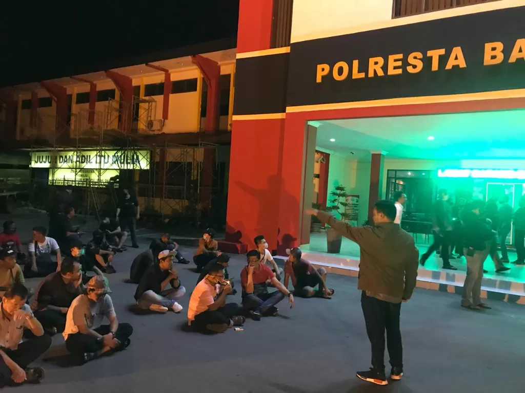 Para pengunjung diskotek yang diamankan di Polresta Barelang, Senin (7/42020). (Dok. Humas Polda Kepri)