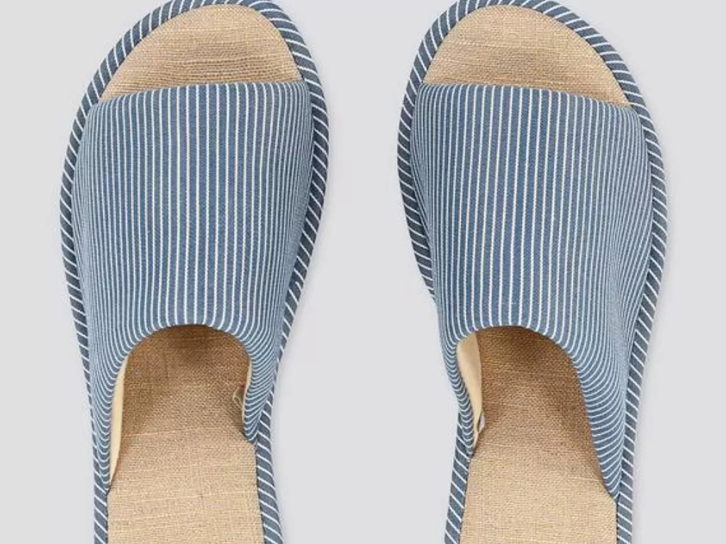 Sandal kamar (uniqlo.com)