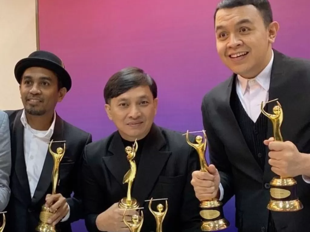 Glenn Fredly, Yovie Widianto, dan Tulus saat mendapat penghargaan Anugerah Musik Indonesia 2019. (Instagram/ywpiano)