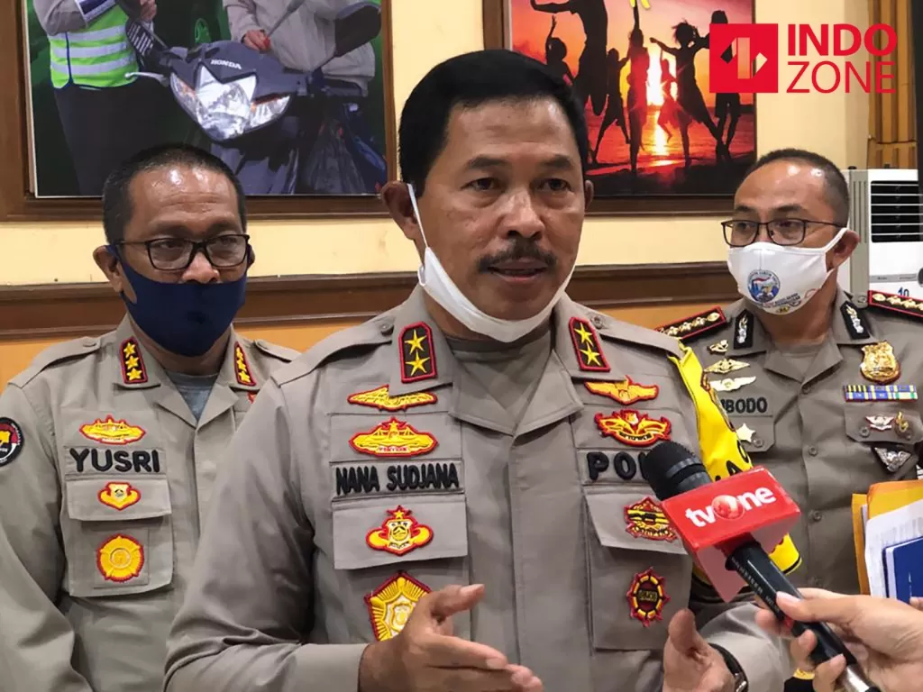 Kapolda Metro Jaya Inspektur Jenderal Polisi Nana Sudjana (tengah) mengatakan, pihaknya akan bersikap humanis dan profesional saat menertibkan masyarakat selama PSBB. (INDOZONE/Samsudhuha Wildansyah)