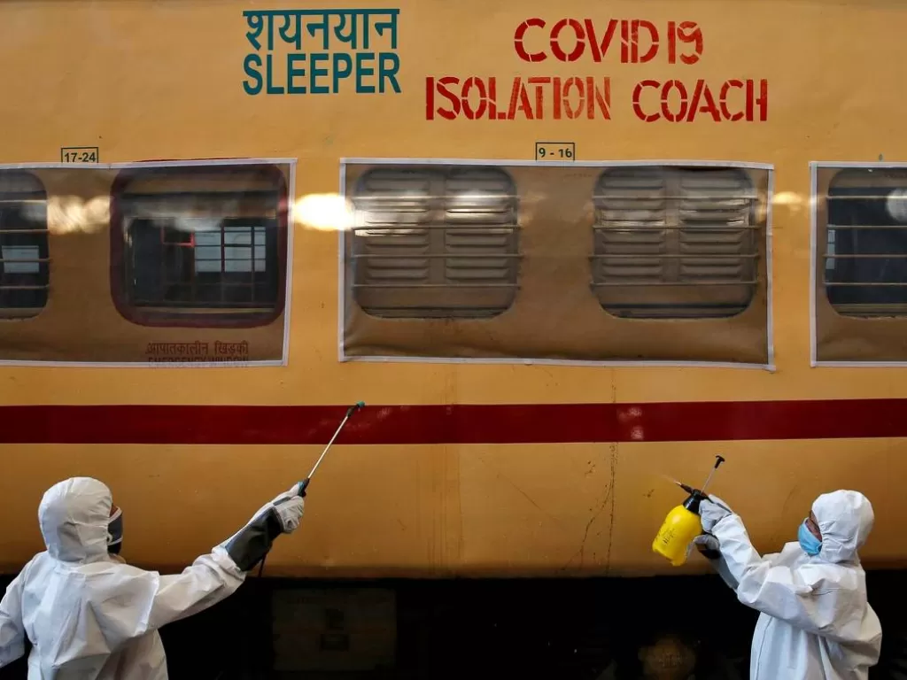 Kereta api di India diubah menjadi rumah sakit (REUTERS/Rupak De Chowdhuri)