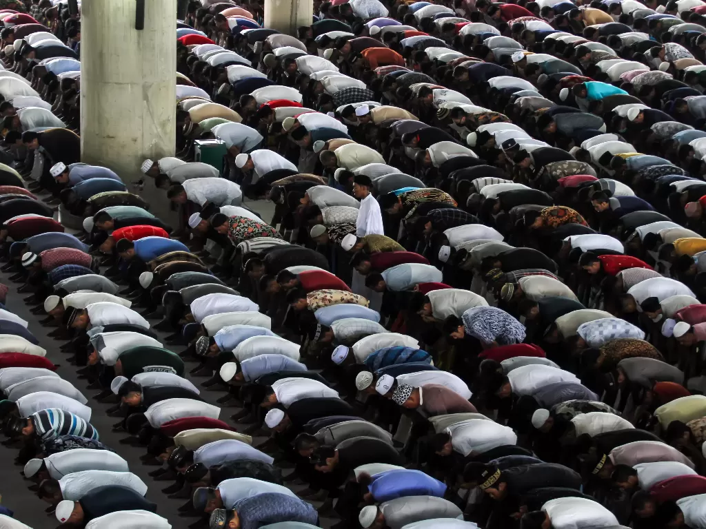 Ilustrasi: umat Islam melaksanakan salat Jumat di masjid Agung Al Markazul Islamic Center Lhokseumawe, Aceh, Jumat (3/4/2020). (ANTARA/Rahmad)