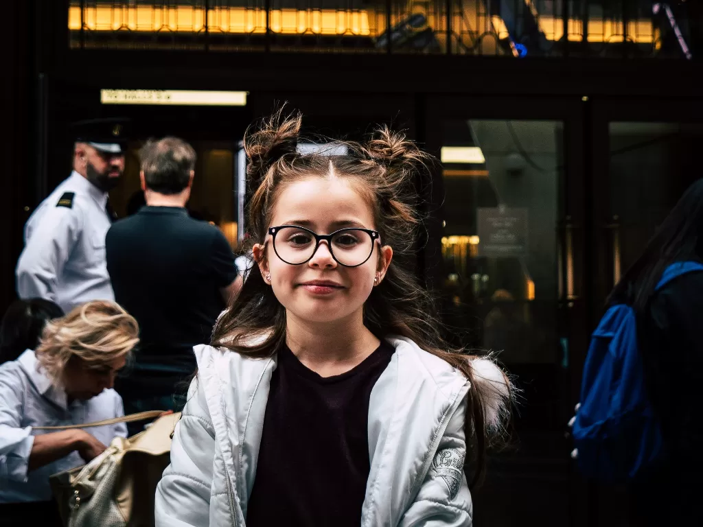 Ilustrasi anak membutuhkan kacamata (Pexels/Adrian Dorobantu)