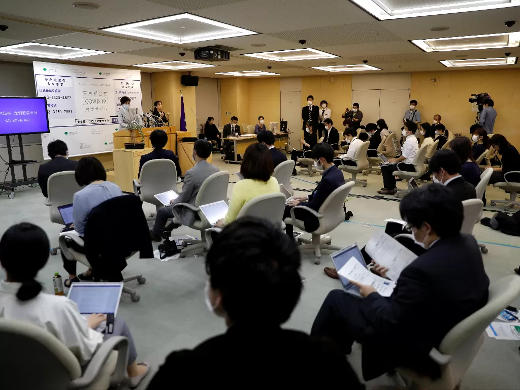 Gubernur Tokyo, Yuriko Koike menggelar konferensi pers tentang tanggapan Tokyo terhadap wabah Covid-19, di Tokyo, Jepang. (Photo/REUTERS/Issei Kato)