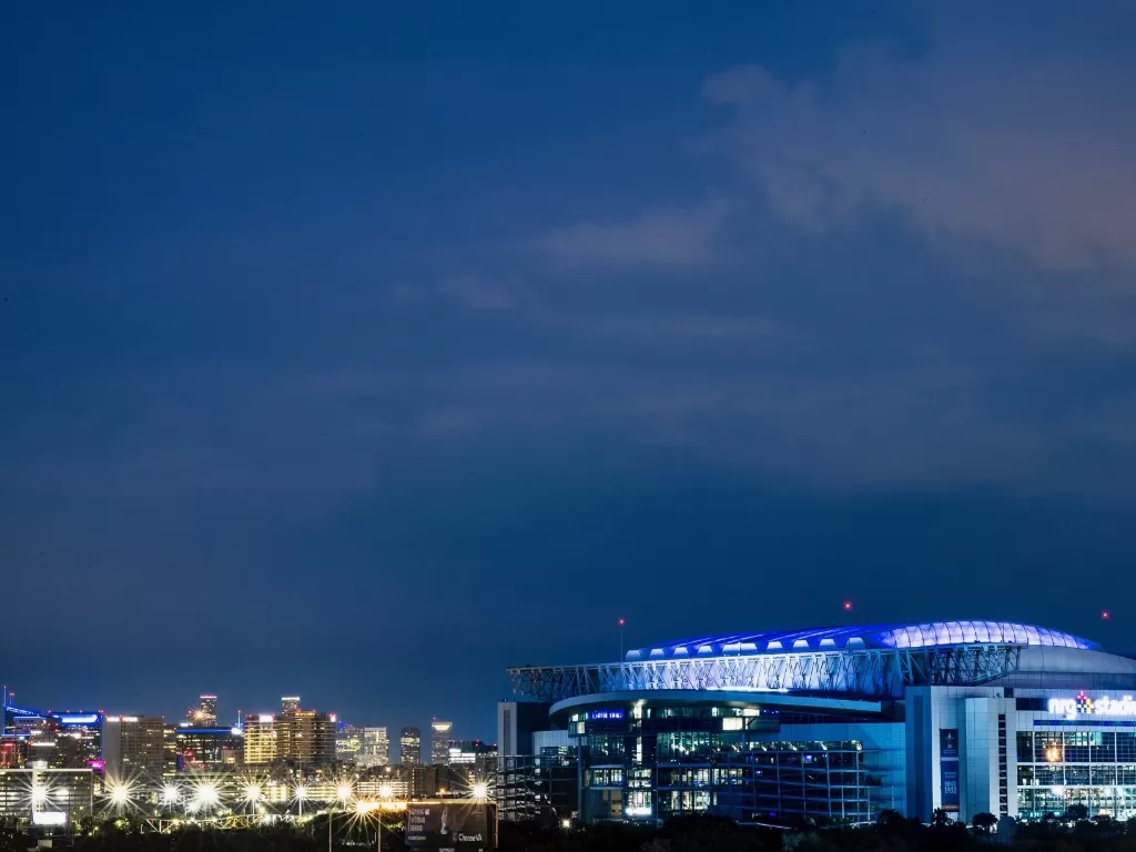 Kota Houston, Texas yang bercahaya lampu biru. (Twitter/HoustonTexans)