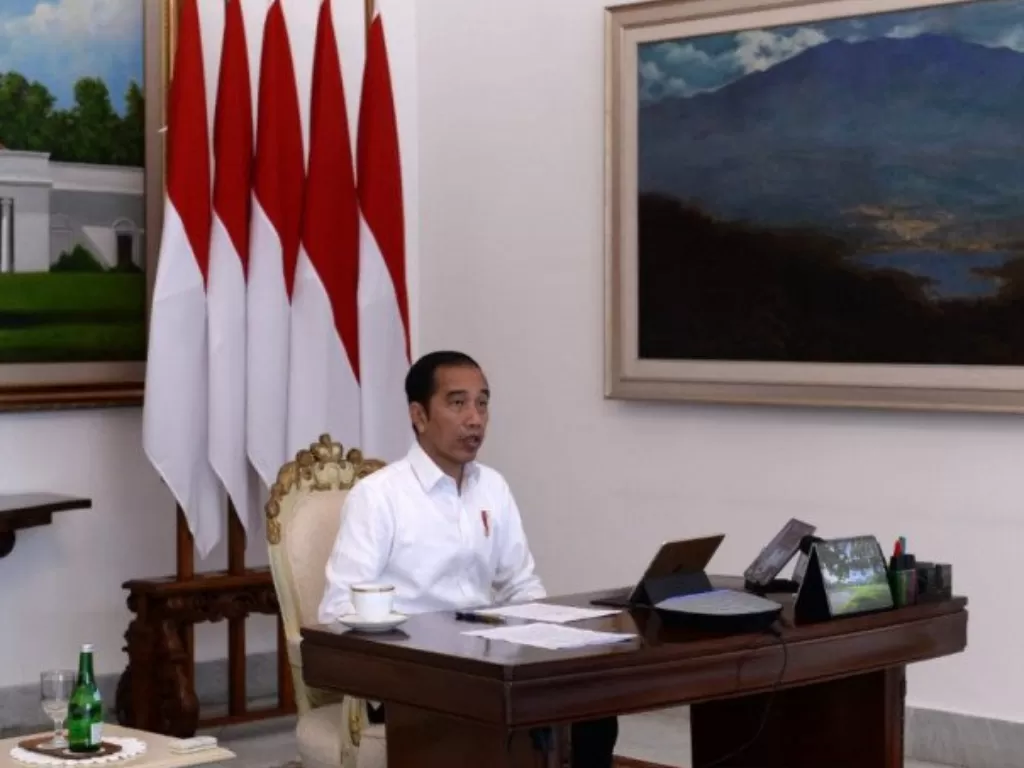 Presiden Joko Widodo dalam rapat terbatas melalui telekonferensi dari Istana Merdeka, Jakarta. (ANTARA/HO/Biro Pers Sekretariat PresidenKris)