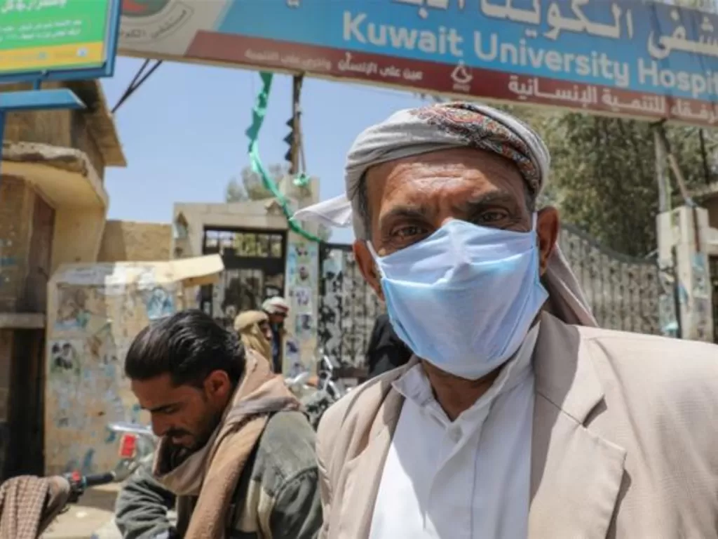 Penggunaan masker dianggap sebagai pencegahan virus corona (Khaleed Abdullah REUTERS)