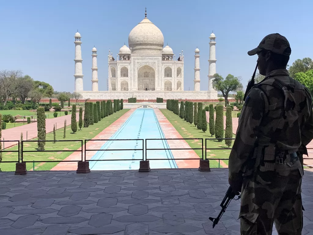 Situs Taj Mahal di Agra, India. (REUTERS/Sunil Kataria)