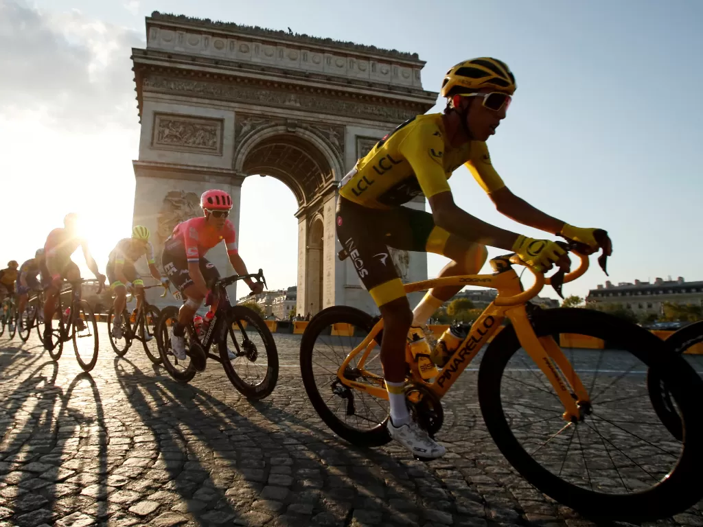 Balapan Tour de France terpaksa ditunda akibat pandemi global virus corona. (REUTERS/Gonzalo Fuentes)